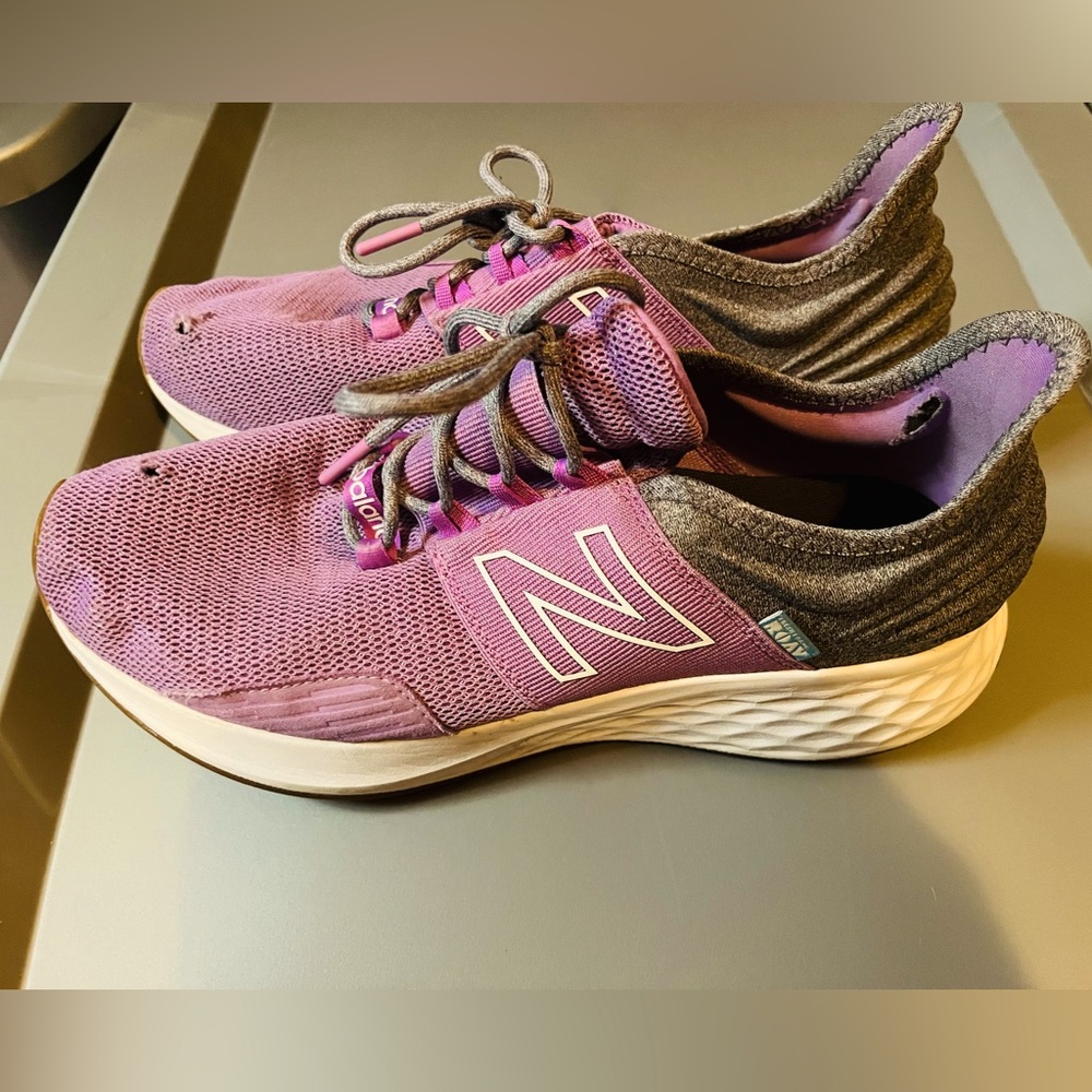 Women’s New Balance Fresh Foam ROAV1 size 11 tennis shoes